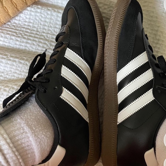Black adidas sambas - Picture 3 of 4